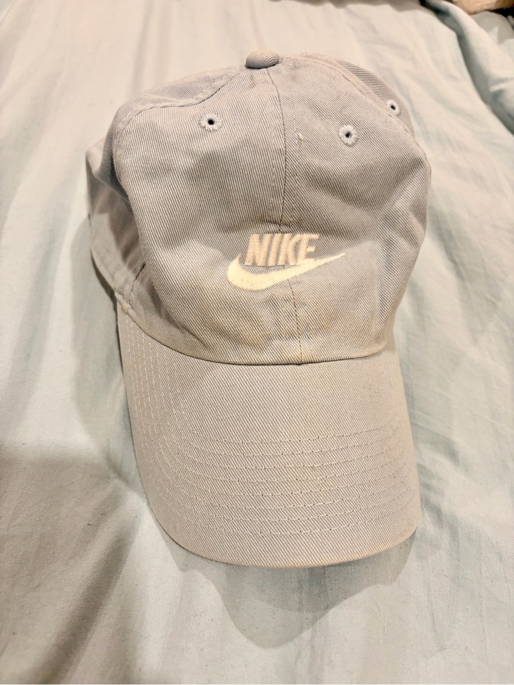 Nike Light Gray Logo Baseball Cap - White Swoosh